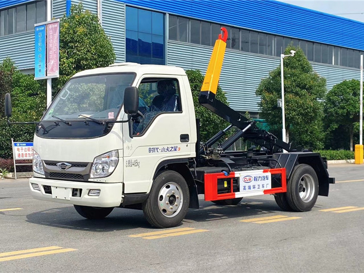 中威蓝牌福田4方勾臂垃圾车