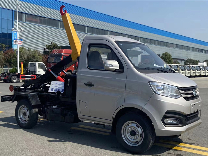 中威长安汽油蓝牌3方勾臂式垃圾车​