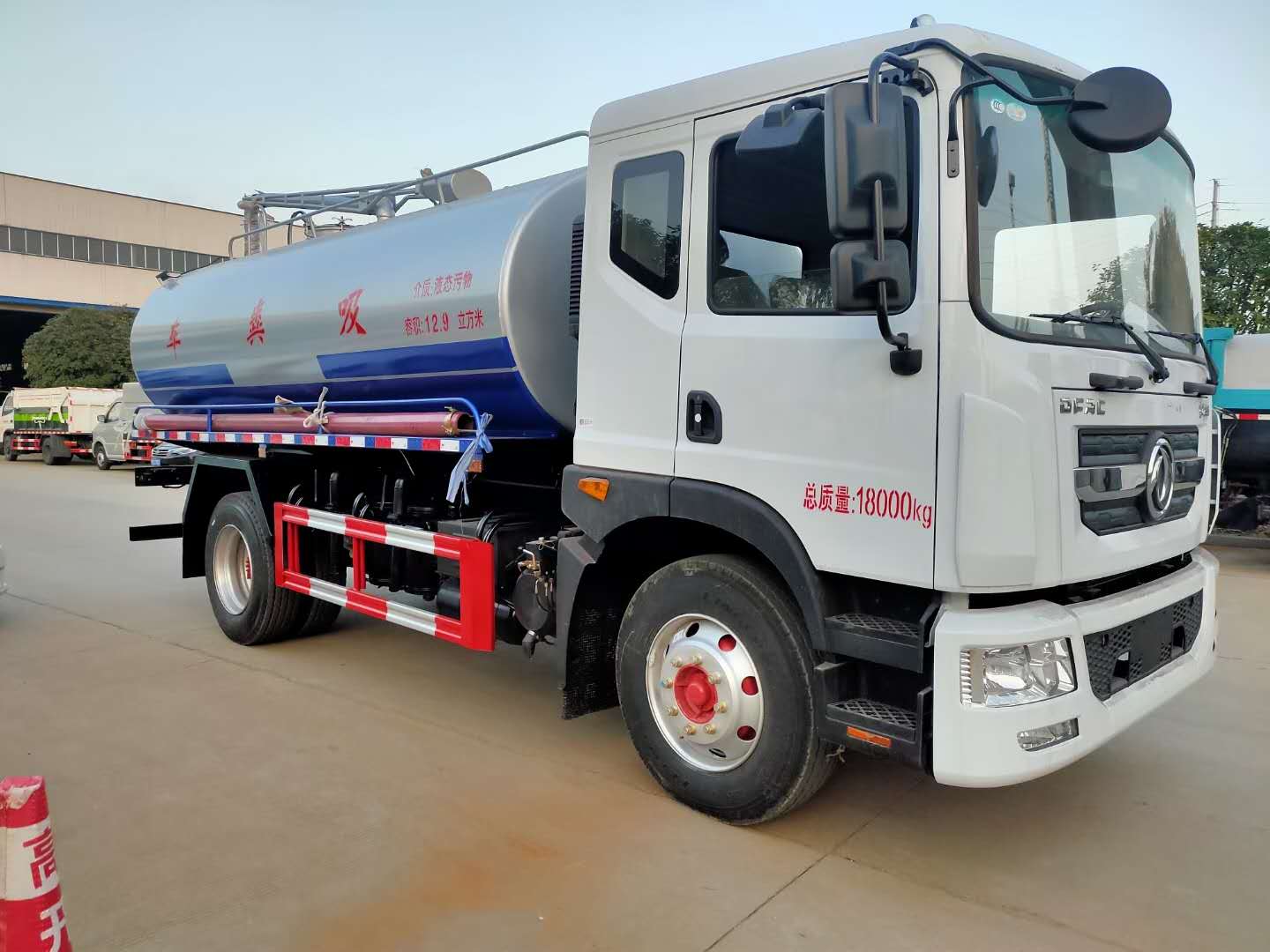 中威东风D9 15方吸粪车